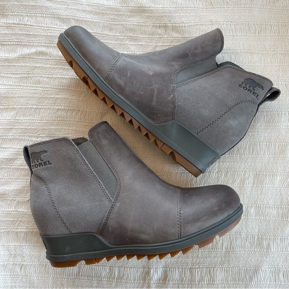 Sorel Evie Suede Pull-On Bootie - Picture 2 of 16